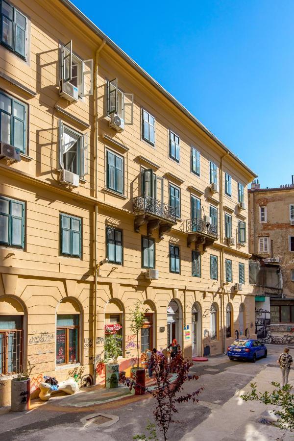 Artemis Apartment *